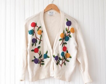 90s floral cardigan with 3-D embroidery | Button-up cropped boxy pullover