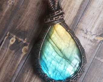 Labradorite wire wrap pendant