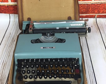 Turquoise Blue Olivetti Lettera 22 Portable Typewriter Made In Italy With Case