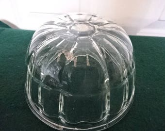 Pyrex Round Glass Jelly Mould/Vintage