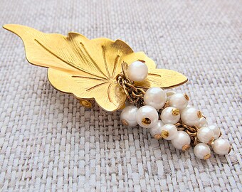 Mothers gift for mom Pearl Brooch Vintage brooch Costume brooch Gold brooch pin Elegant brooch pin Leaf brooch Vintage jewelry gift|for|her