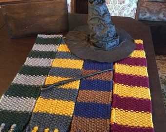 Gryffindor: Fantastic Beasts (1920's) Inspired Hogwarts Gryffindor House Scarf
