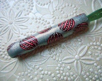 Crochet Hook, Polymer Clay, Red Balls on Silver Sparkle Clay, Boye, Size I