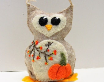 Autumn felt owl- stuffed Autumn wee feltie owlet in heathered oatmeal and winter white, with appliqued pumpkin and embroidered berries