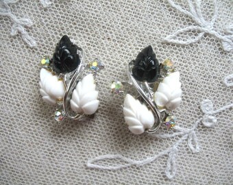 Vintage Thermoset Earrings ~ Clip On ~ Black & White Leaves
