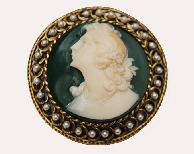 Cameo Brooch - Art Mode signed - Round gold tone - Green White Resin Cameo -Pearl - Mid Century Pin