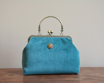 Vintage green kisslock purse with handle / crossbody bag