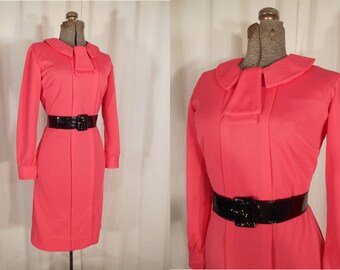Vintage 1960s Dress / 60s Shocking Pink Mod Dress / Twiggy Mod Mini Dress / Small Pink Shift Dress