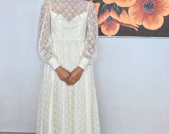 1970's Floral Lace Wedding Gown