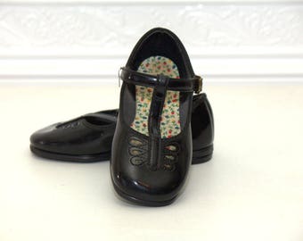Black T-strap Mary Jane shoes