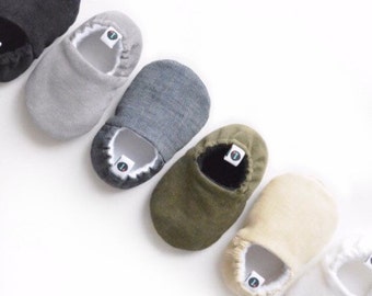 Baby Booty: Neutral Corduroy Baby Shoes // baby booties, baby moccs, baby slippers, soft-sole, baby gift
