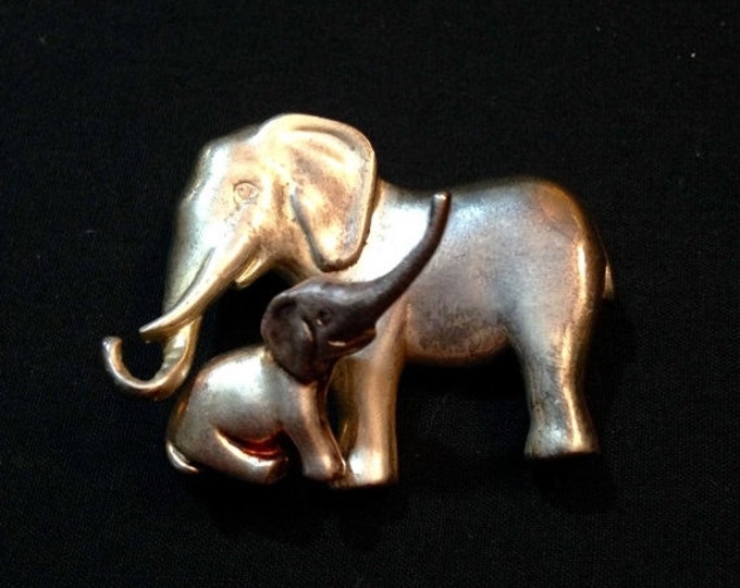 Storewide 25% Off SALE Vintage Silver Tone Elephant & Baby Jitter Designer Gigi Signed Brooch Pin Featuring Interactive Moveable Design In L