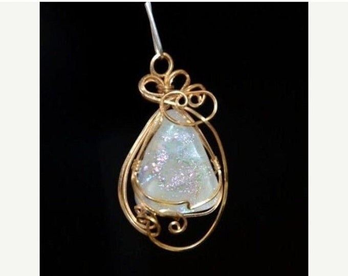 Storewide 25% Off SALE Beautiful Vintage Milk Glass Quartz Style Teardrop Artistic Pendant Featuring Beautiful Gold Tone Wire Design
