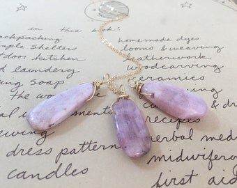 Kunzite Necklace -Kunzite Jewlery - Raw Crystal Necklace - Pink Kunzite - Gift For Her - Crystal Necklace - Heart Chakra