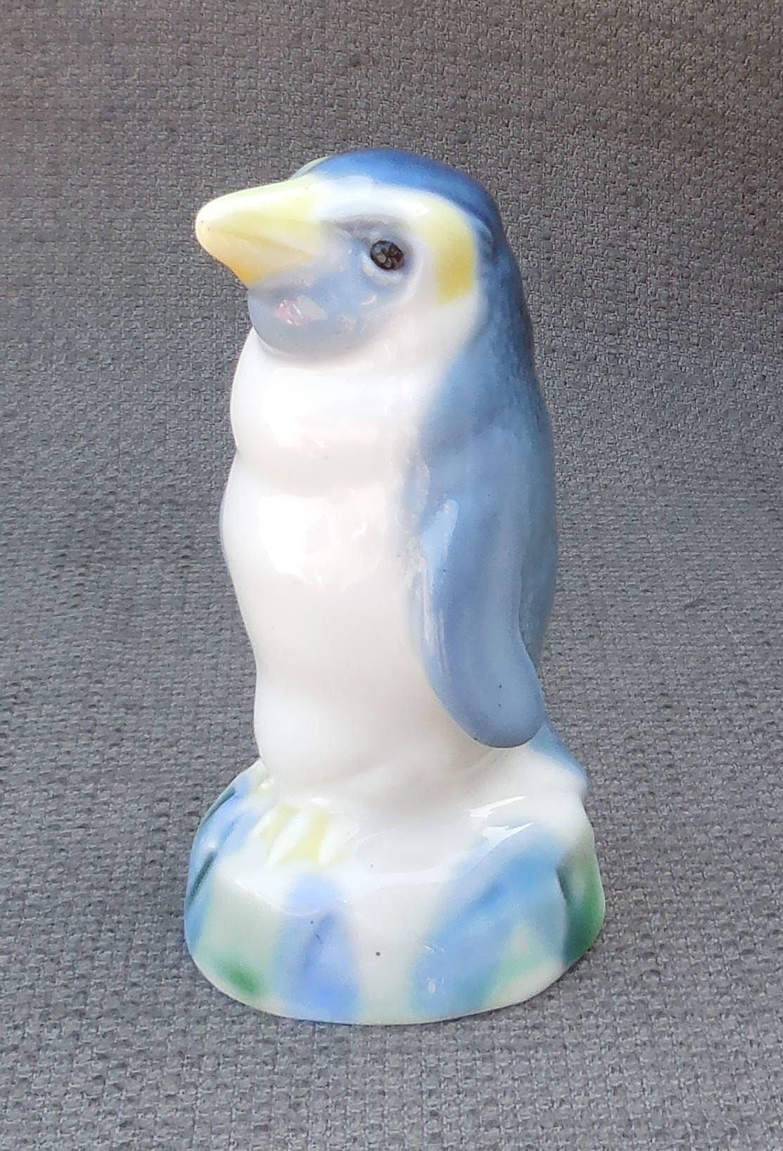 Adorable PENGUIN Vintage PORCELAIN FIGURINE...Retro Seabird