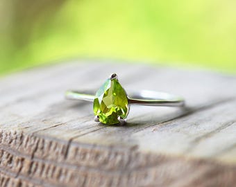 Peridot Ring Peridot Promise Ring Pear Cut Peridot Ring Peridot Ring Silver Sterling Silver Peridot Ring Peridot Engagement Ring Solitaire