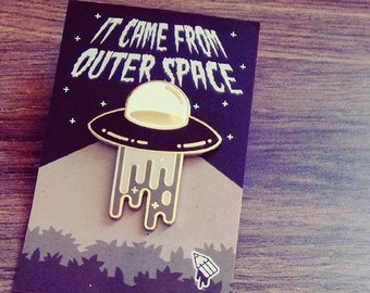 UFO - Hard Enamel Gold Pin Badge | Pin Badges