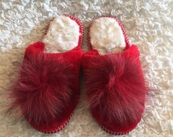 Sheepskin slippers,Wool slippers,Fur red, Wool ,Cozy Warm,Slipper in handmade,Slippers for woman, Felted slippers, Pompon fluffy.