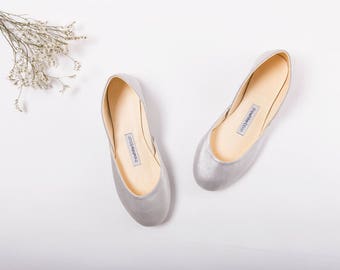 the white ribbon ballet flats