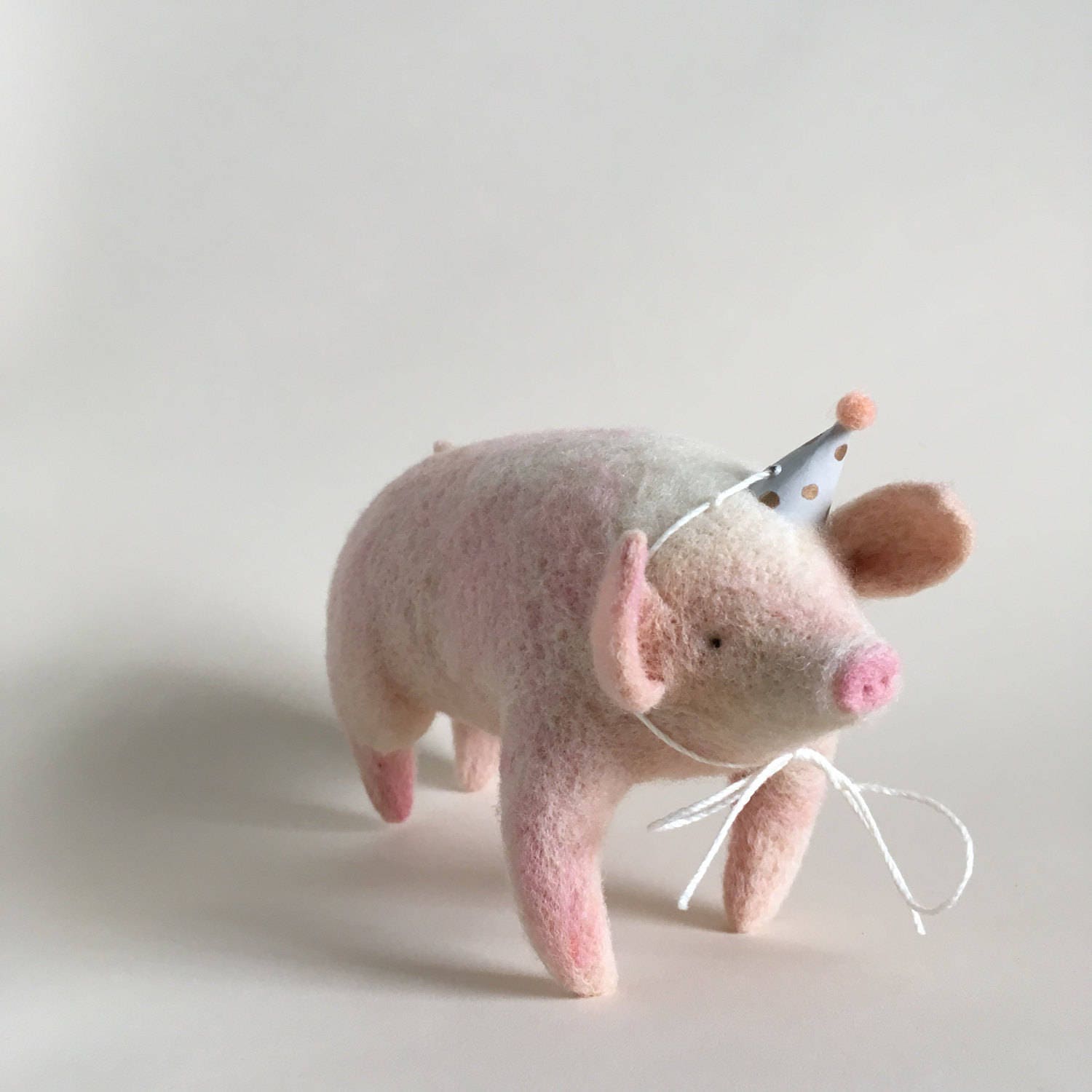 Needle Felted Pig // Pig Finger Puppet // Felted Pig // Felted