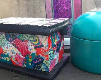 Boîte à bijoux ethnique en mosaïque argenté et papier decopatch