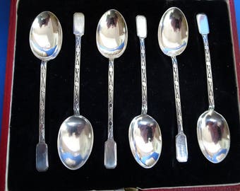 6 Art Deco Silver Teaspoons. 1919. Mappin & Webb. Sheffield England. Cased