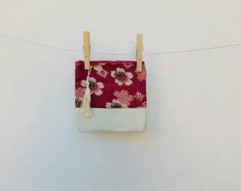 Beautycase stile giapponese con fiori di ciliegio