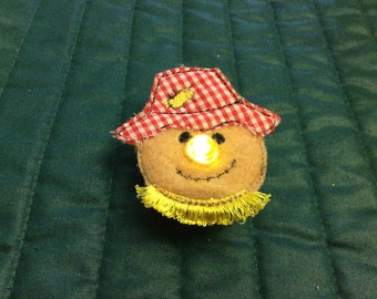 Scarecrow light up pin