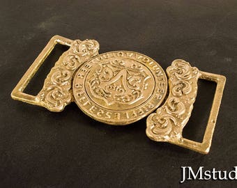 Assassin's inspired Jacob Evie functioning belt buckle in two pieces solid cast brass.