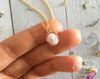OOAK, small peach cameo, Victorian woman cameo necklace, vintage inspired romantic victorian jewelry, gold, Christmas gift, made in Italy