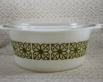 Pyrex 474 Square Flower Casserole Dish with Lid, Vintage 474 B Casserole Dish with Lid, Verde Green Square Flower Design, 1-1/2 Qt Casserole