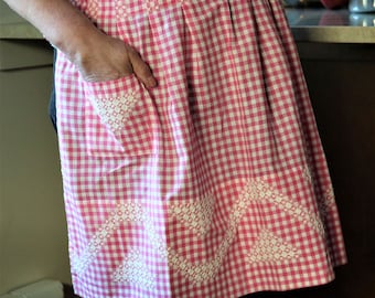 Pink Gingham Apron, Cross Stitch, Embroidered Apron, Apron with Pockets, Hot Pink, Cotton Apron, Vintage Linens, Shabby Chic, Hostess Apron