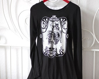 hand-printed nugoth dress with open back with lace collar absolute unique!