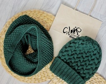 women's knitted hat and scarf