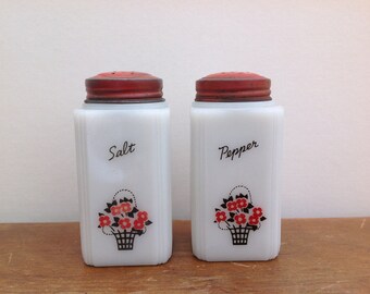 Vintage Tipp USA Milkglass salt & pepper shakers
