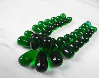 Chrome Green quartz smooth teardrop briolettes/12x9-20x10mm/6.5 inch strand