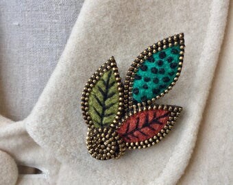 Felt and zipper multi leaf brooch