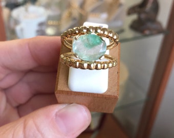 Emerald beryl ring in 14k yellow gold