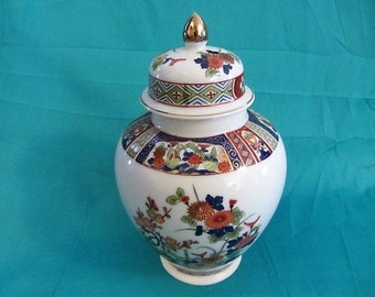 Vintage Chinoiserie Hollywood Regency Orange Green Blue and White Ginger Jar Floral Flower Motif Imari Style, Porcelian Floral Ginger Jar