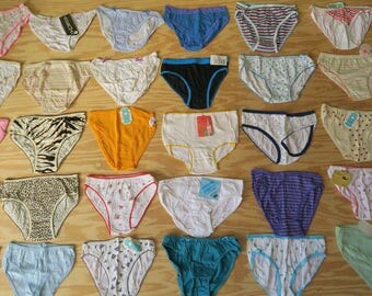10 pack of DEADSTOCK 1970s Size 5 Cotton Bikini Underwear / Adorable Vintage Undies 10 pairs XS Size 5 / NOS 1970s Panties