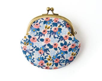 Metal frame coin purse // Blue Roses