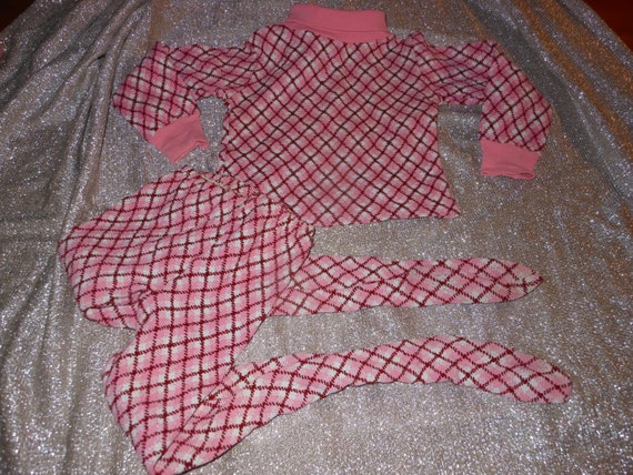 50s - 60s Retro CHILDRENS Sz 7 FOOTED PAJAMAS Pink & Burgundy Diamond Argyle Geometric print Turtleneck Shirt + Pants 2 Pc Atomic Caper Knit