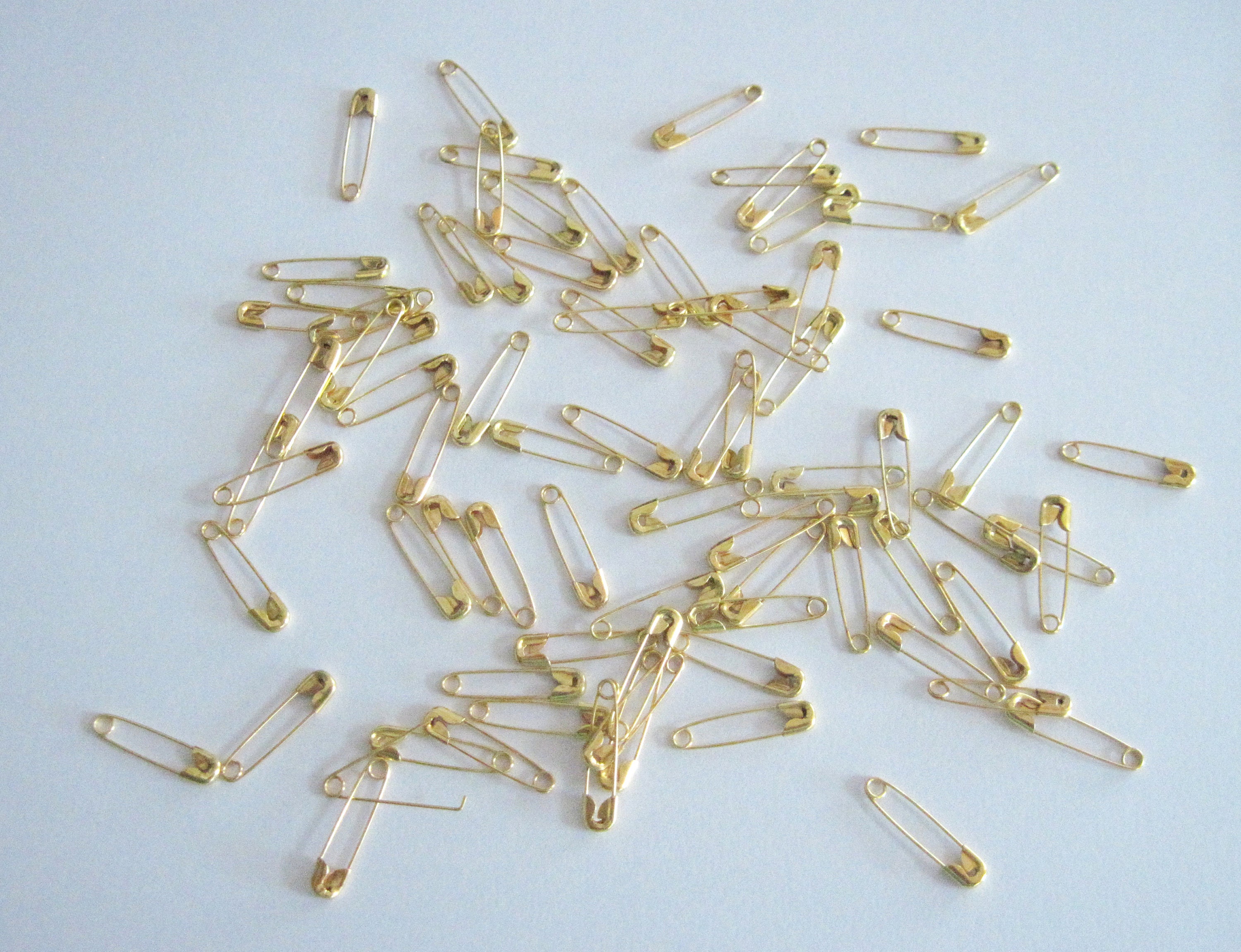 Small Gold Safety Pins, 3/4 Inch, Wholesale Price, 100 in a Pack