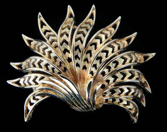 Vtg Monet Pin Leaf Fan Goldtone 2.75" Wide Extravagant