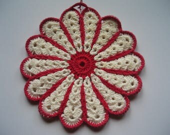 REDUCED - 1940's Red and White Crocheted Pot/Pan Holder