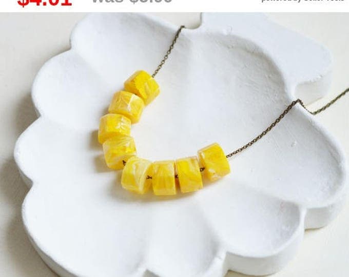 SALE! Necklace metal brass with acrylic beads // Yellow // Fresh //