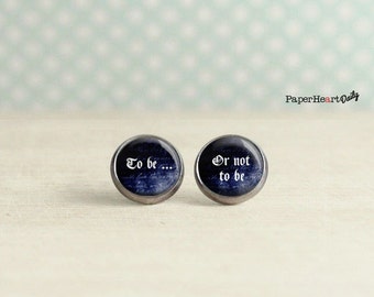To Be or Not to Be - Shakespeare Gift - Literary Jewelry - Hamlet - William Shakespeare - (H5560)