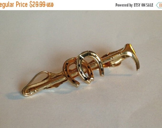 Storewide 25% Off SALE Gold Tone Lucky Double Horseshoe Anson Designer Signed Tie Clip Featuring Arrow Inspired Design