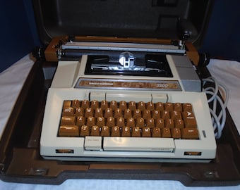 Smith corona Typewriter. Coronamatic 2200. Typewriter. Electric Typewriter