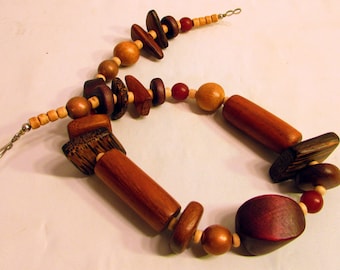 Wooden Bead Necklace//Bohemian Style Necklace//Jewelry//Vintage Necklace